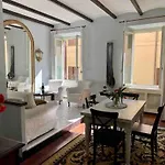 Romantic Flat In The Heart Of Trastevere Lägenhet